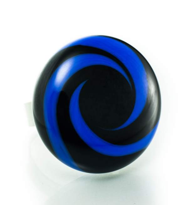 Prsten Tamno plava spirala na crnom